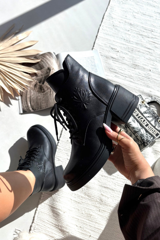 Moteriški natūralios odos aulinukai su kločkėmis, pašiltinti, Vinceza 39950 juodos spalvos