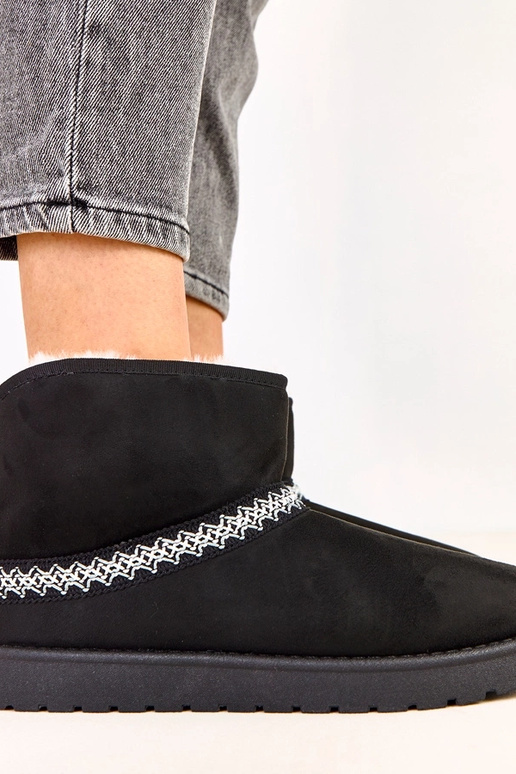 Juodi žemi sniego batai iš dirbtinio...