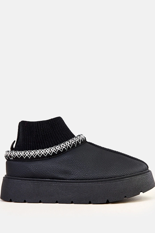 Juodi sniego batai su kojinės formos...