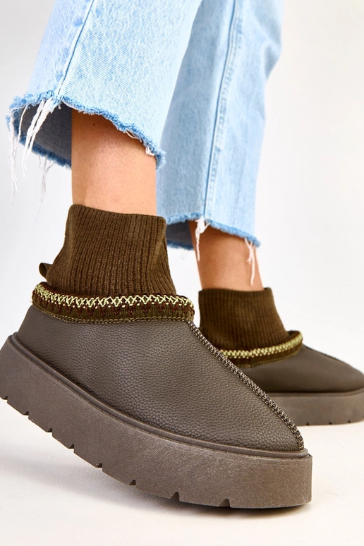 Žali sniego batai su kojinės formos...