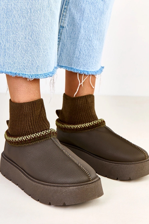 Žali sniego batai su kojinės formos...