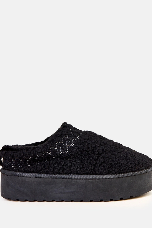 Juodi žemi sniego batai ant...