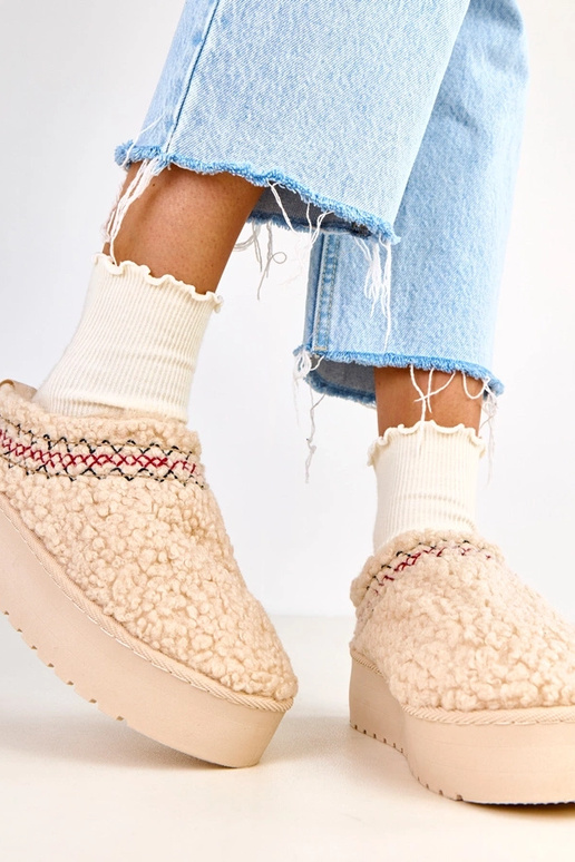 Smėliniai žemi sniego batai ant...