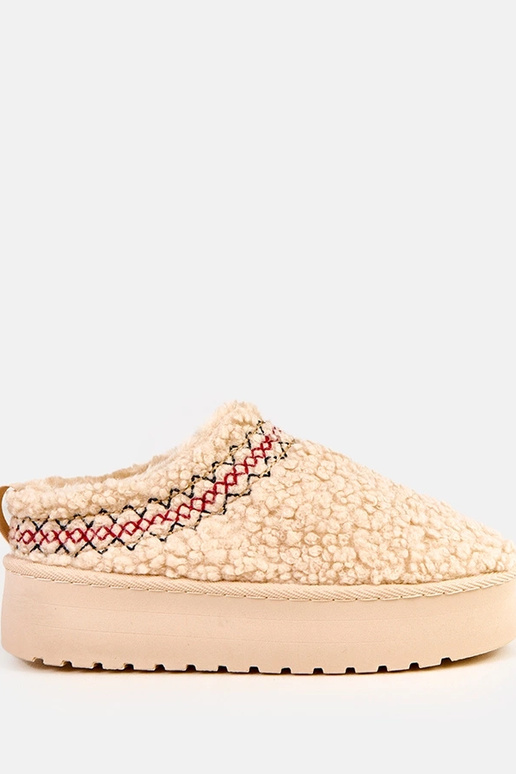 Smėliniai žemi sniego batai ant...