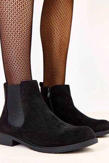 Juodi plokščiapadžiai... 2