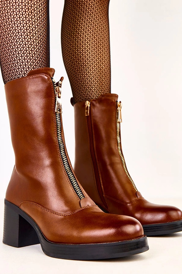 Rudi aulinukai ant kulno su...