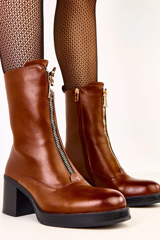 Rudi aulinukai ant kulno su...