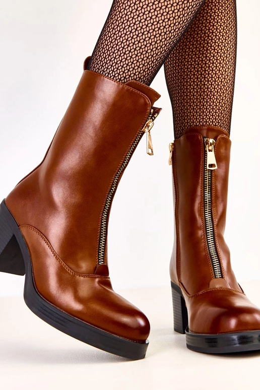 Rudi aulinukai ant kulno su...