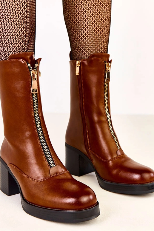 Rudi aulinukai ant kulno su...