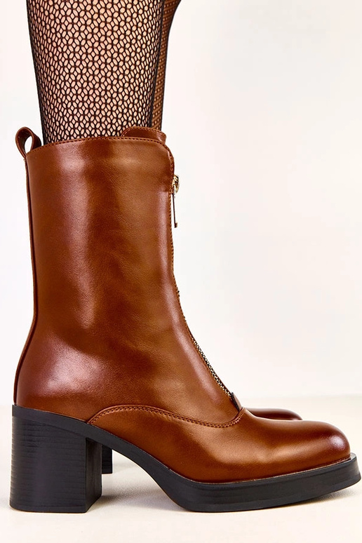 Rudi aulinukai ant kulno su...