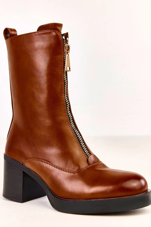 Rudi aulinukai ant kulno su...