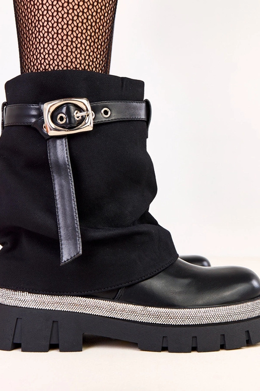 Juodi aulinukai su atverstu aulu ir...