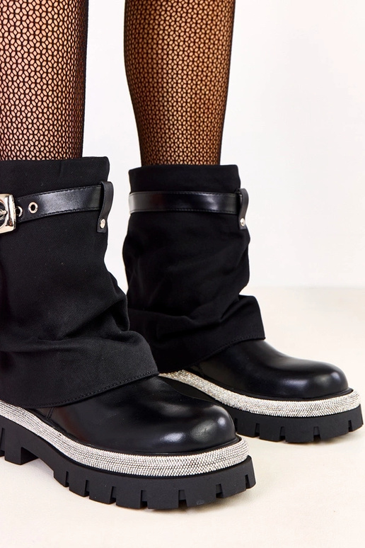 Juodi aulinukai su atverstu aulu ir...