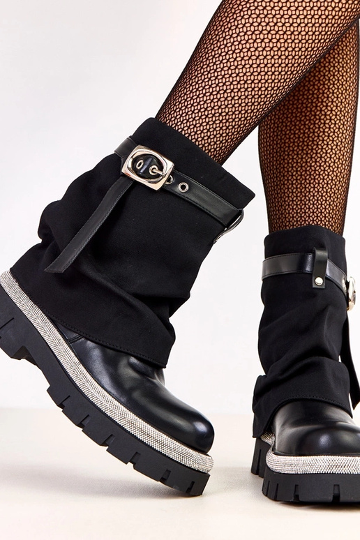 Juodi aulinukai su atverstu aulu ir...