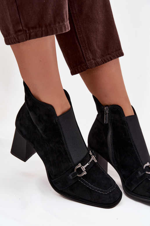 Moteriški aulinukaisuĮjungtaturalnego iš zomšosu su kulniukais Artiker 57C0124 juodos spalvos