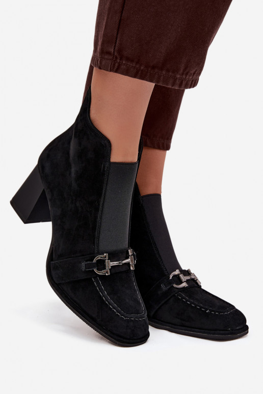 Moteriški aulinukaisuĮjungtaturalnego iš zomšosu su kulniukais Artiker 57C0124 juodos spalvos