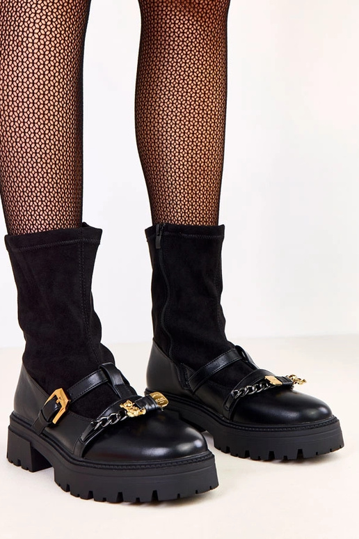 Juodi trekeriai puošti meškiuku ir...