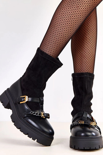 Juodi trekeriai puošti... 2