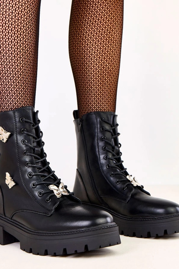 Juodi moteriški trekeriai puošti drugeliais Salvia