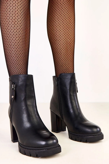 Juodi aulinukai ant...