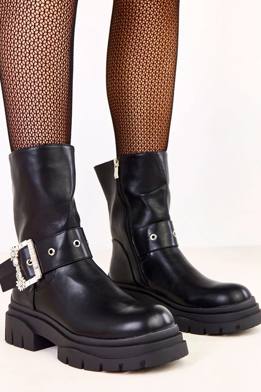 Juodi aulinukai puošti sagtele su...