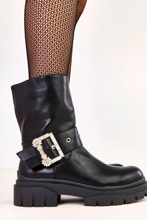 Juodi aulinukai puošti sagtele su...