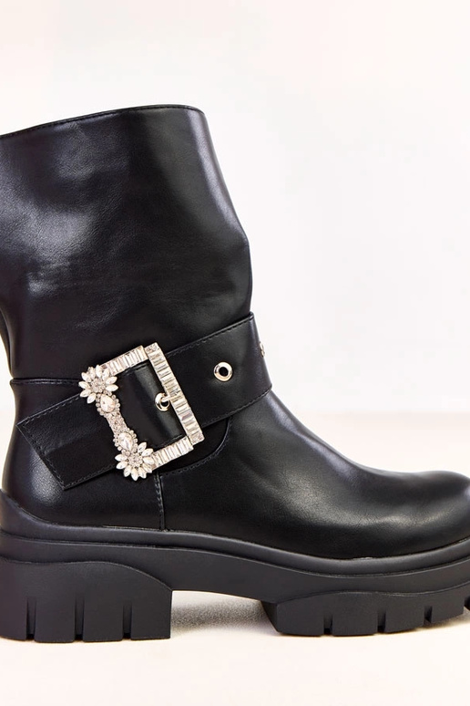 Juodi aulinukai puošti sagtele su...