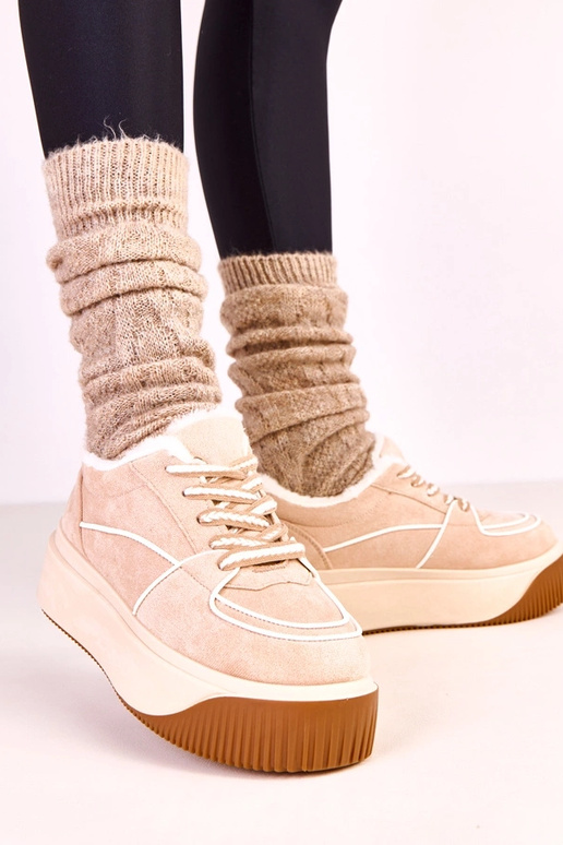 Smėlio spalvos šilti sportiniai batai...