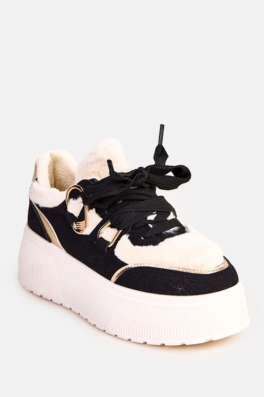 Juodi šildyti sportbačiai platformoje...