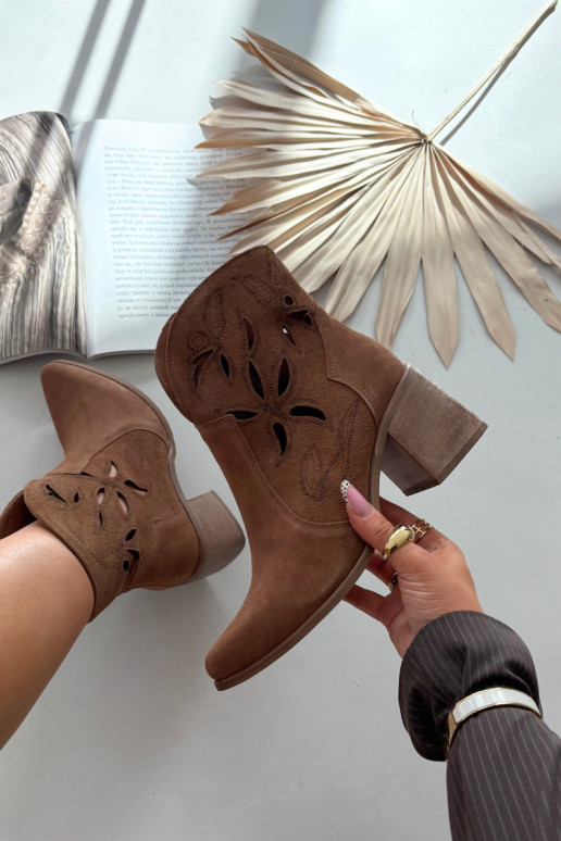 Moteriški aulinukai su ažūro elementais iš natūralios zomšos su kulniukais Zazoo 3690 rudos spalvos