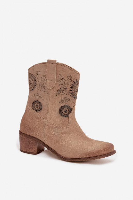 Moteriški zomšiniai aulinukai su ažūro elementais su kulniukais Zazoo 3844 smėlio spalvos