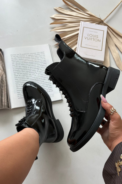 Moteriški lakiniai aulinukai iš dirbtinės odos D&A MR52-108 juodos spalvos