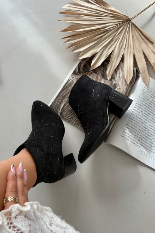 Moteriški aulinukai su dekoracija D&A MR52-133 juodos spalvos