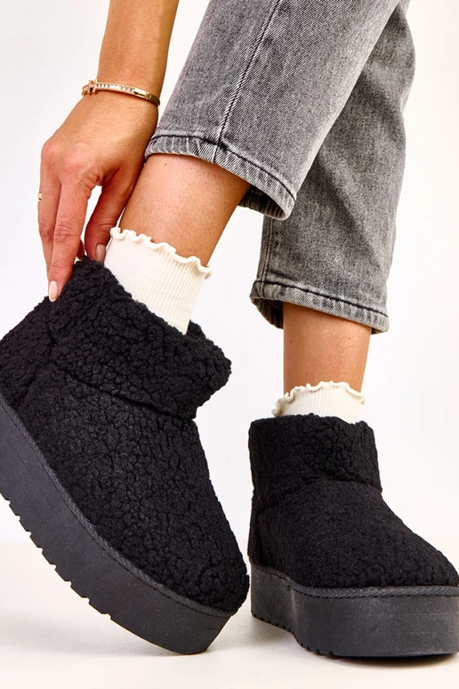 Juodi sniego batai su ėriuko kailio...