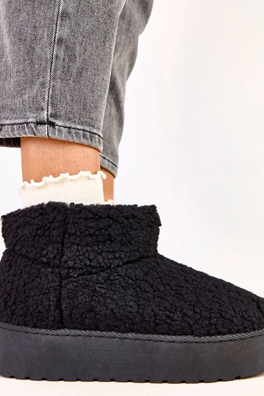 Juodi sniego batai su ėriuko kailio...