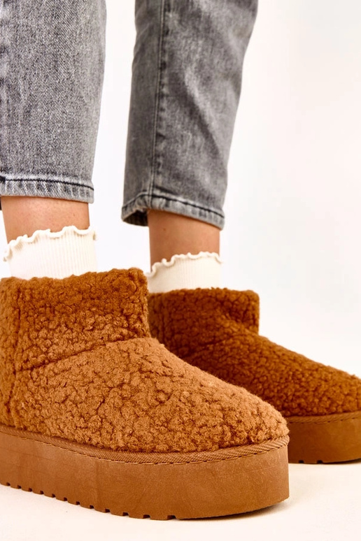 Rudi sniego batai su ėriuko kailio...