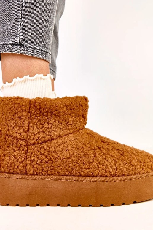 Rudi sniego batai su ėriuko kailio...