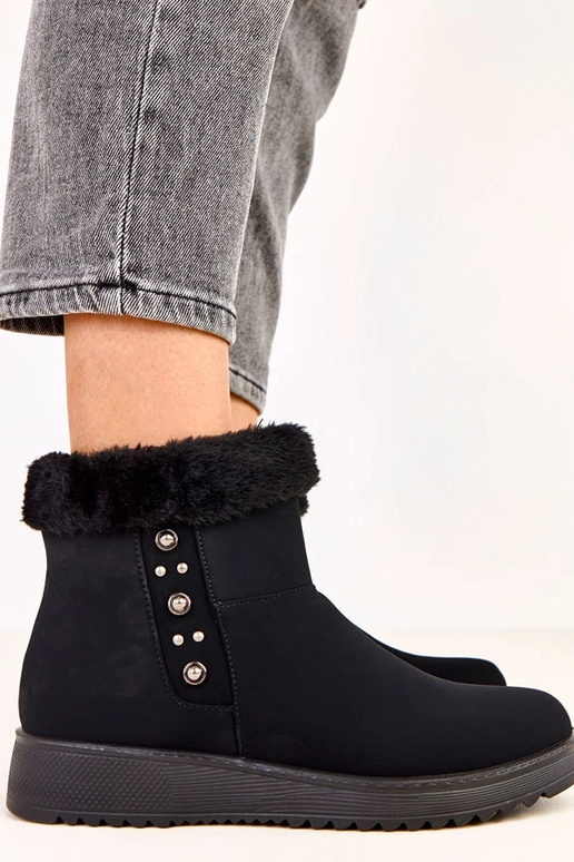 Juodi šildyti aulinukai iš matinės...