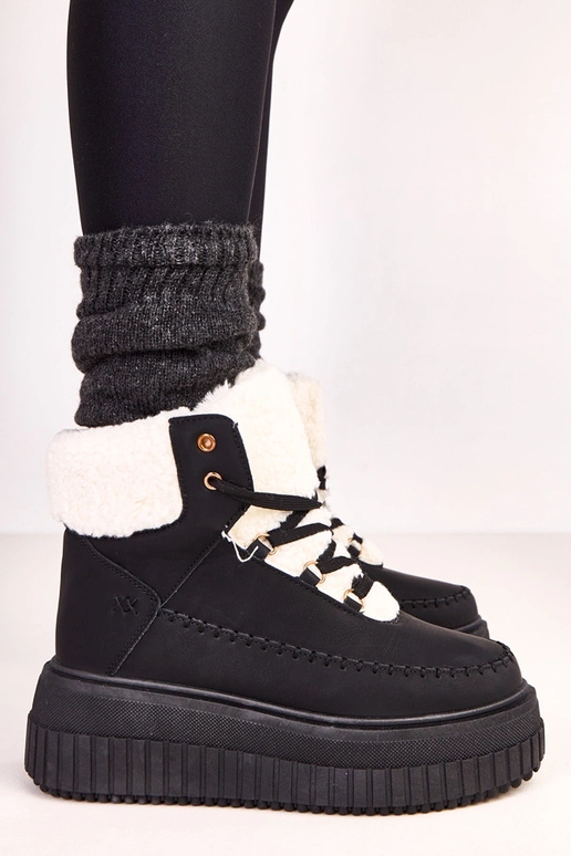 Juodi šilti sportiniai aulinukai ant...