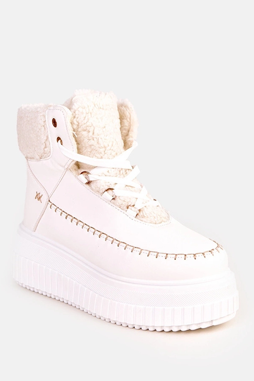 Balti šilti sportiniai aulinukai ant...