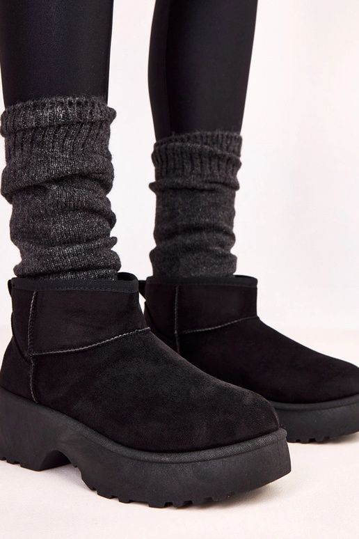 Juodi žemi snieguoti batai iš...