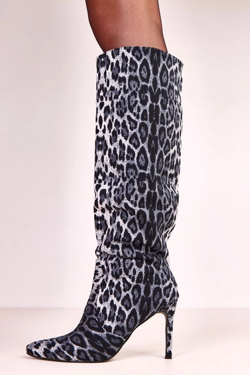 Juodi leopardo rašto ilgaauliai batai... Juodi leopardo rašto ilgaauliai batai...