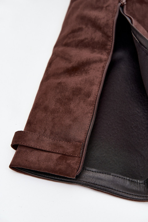 Moteriški ilgaauliai batai iš eko zomšos, su stulpelio tipo kulnu, pašiltinti, su dekoruotu aulu, šokolado spalvos Evyra