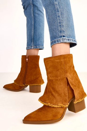 Rudi aulinukai ant kulno su... 2