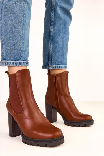 Rudi aulinukai ant kulno su...