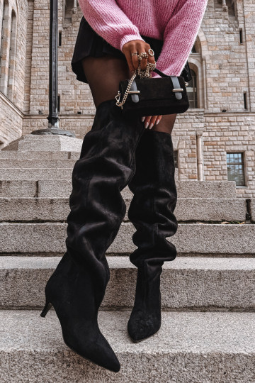 Įsispiriami moteriški ilgaauliai batai su plonais kulniukais juodos spalvos Ysolienne