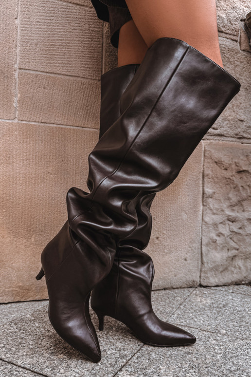 Įsispiriami moteriški ilgaauliai batai su plonais kulniukais šokolado spalvos Ysolienne