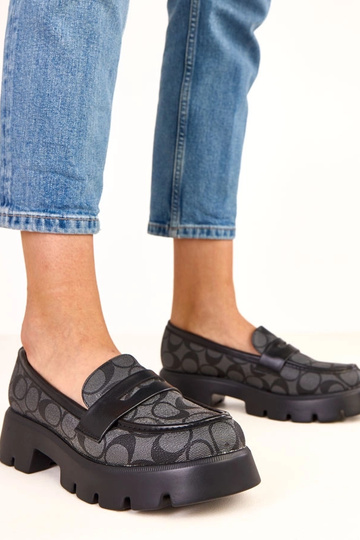 Juodi mokasinai geometriniu...