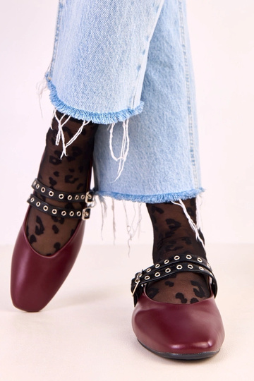 Tamsiai raudonos spalvos...