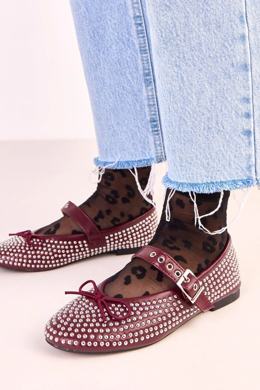 Tamsiai raudonos spalvos Mylie... Tamsiai raudonos spalvos Mylie...